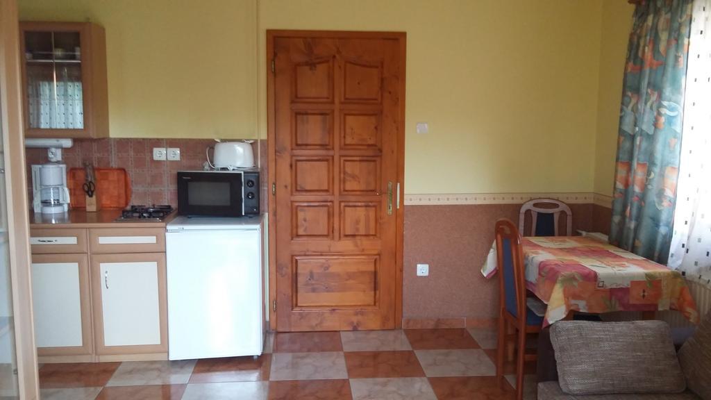 Bodzavirag Apartman ซาลาคาโรส ภายนอก รูปภาพ